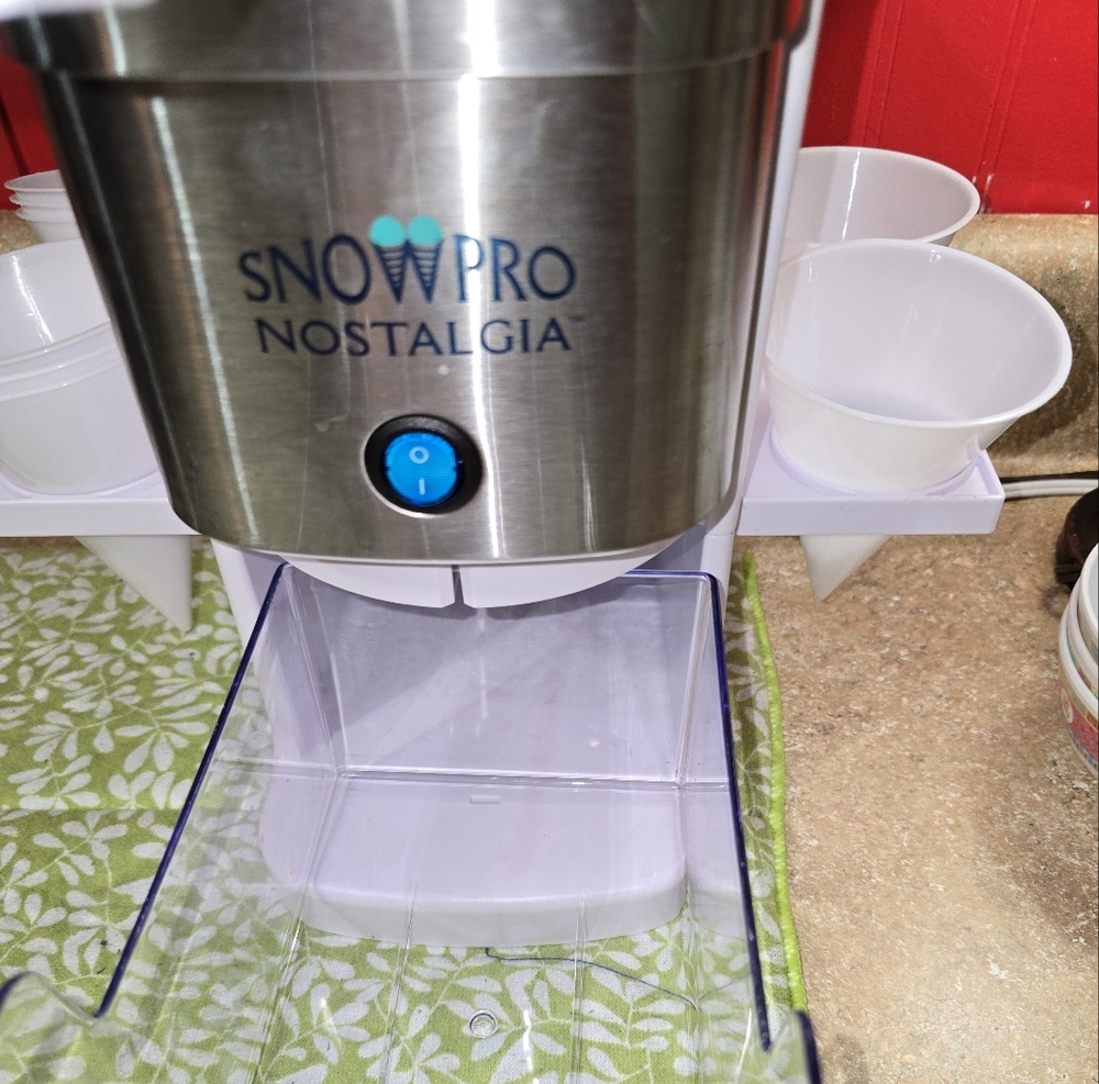 Nostalgia Snow Pro Ice Shaver